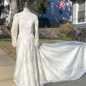 Vintage wedding dress yellowed dress size 6